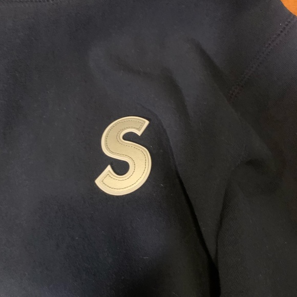 Surpreme hoodie, comes with 2 stickers and origina - Picture 2 of 6